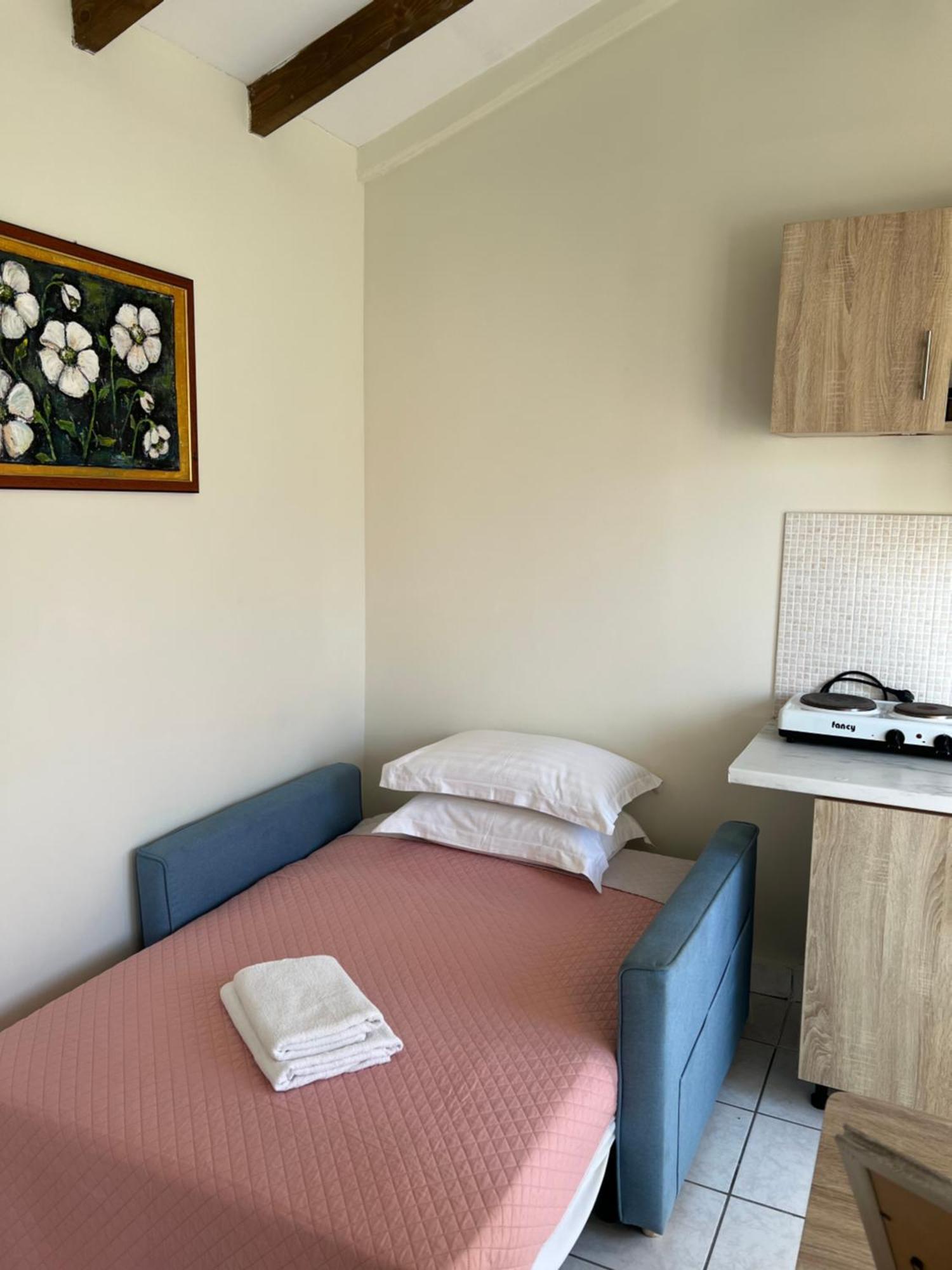 Vasiliki Little House